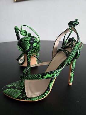 ​PrettyLittleThing Green Snakeskin Lace Up Heels Size 6 Worn Once